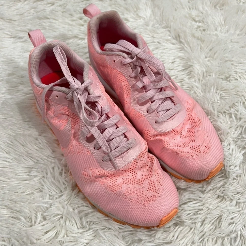 Nike women's md runner 2 br prism pink RARE size 9
